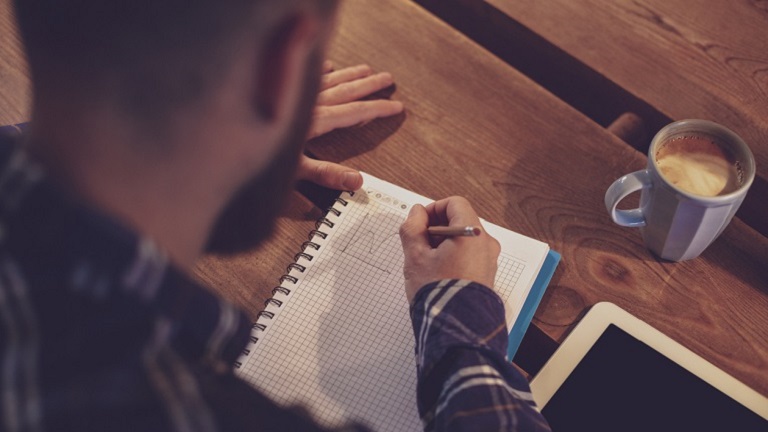 How to balance your time when you're running a side hustle